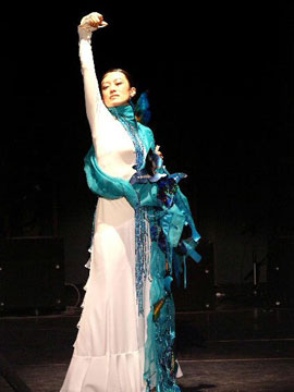 公演「はな3」（スペイン舞踊振興マルワ財団2003年創作活動助成作品に選出）